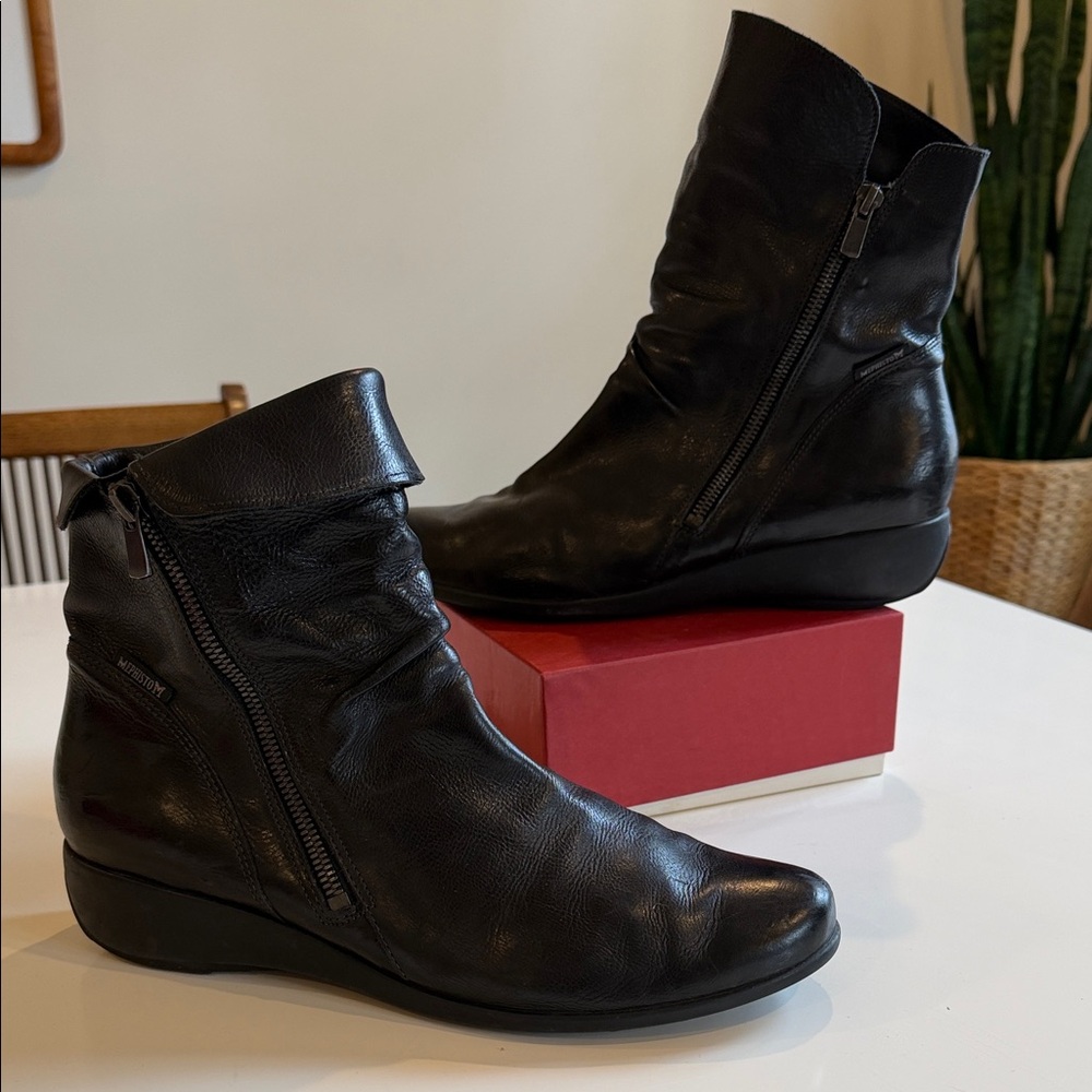 Women's Mephisto Black Leather Ankle Boots with Side Zipper sz 10